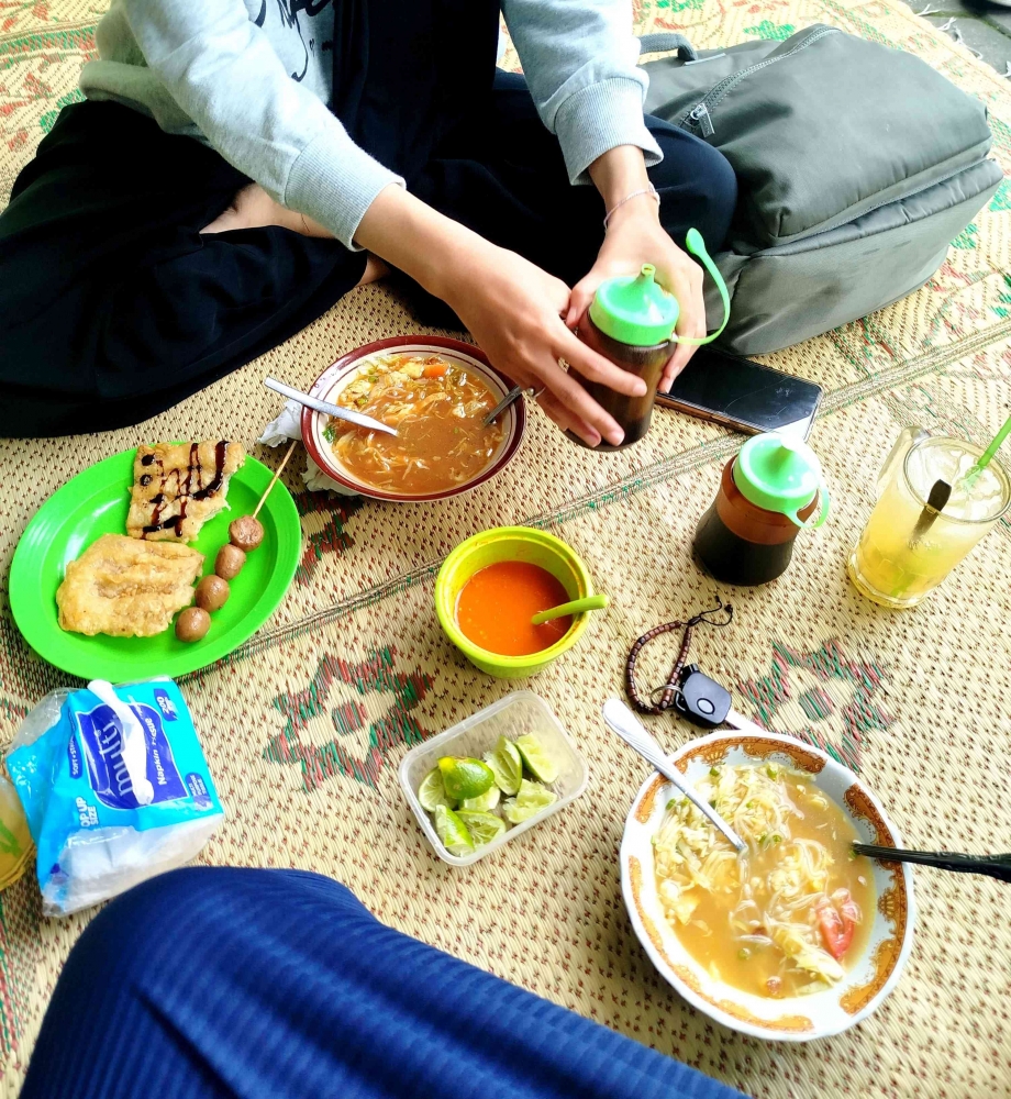 Soto Gorengan Bu Sukiyem: Kenikmatan Autentik di Jantung Cilacap